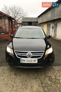 Внедорожник / Кроссовер Volkswagen Tiguan 2009 в 