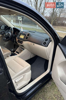 Внедорожник / Кроссовер Volkswagen Tiguan 2009 в 