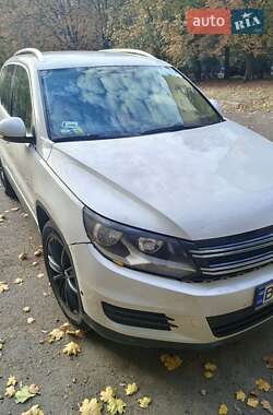 Позашляховик / Кросовер Volkswagen Tiguan 2013 в 