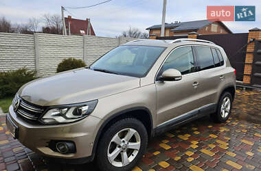 Внедорожник / Кроссовер Volkswagen Tiguan 2011 в Харькове