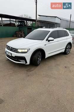 Позашляховик / Кросовер Volkswagen Tiguan 2017 в 
