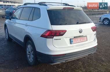 Внедорожник / Кроссовер Volkswagen Tiguan 2018 в 