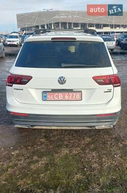Внедорожник / Кроссовер Volkswagen Tiguan 2018 в 