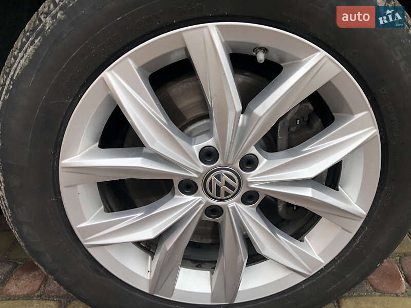 Внедорожник / Кроссовер Volkswagen Tiguan 2018 в Ровно