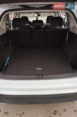 Внедорожник / Кроссовер Volkswagen Tiguan 2018 в 