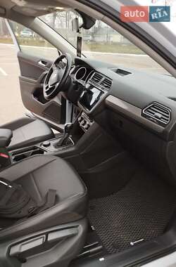 Внедорожник / Кроссовер Volkswagen Tiguan 2018 в 