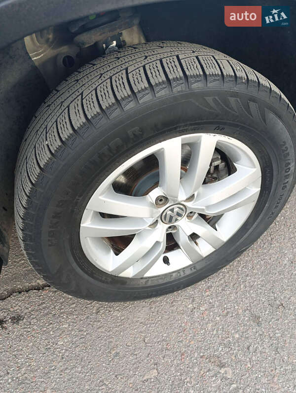 Внедорожник / Кроссовер Volkswagen Tiguan 2015 в Львове