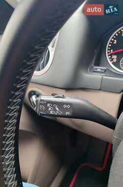 Внедорожник / Кроссовер Volkswagen Tiguan 2010 в 
