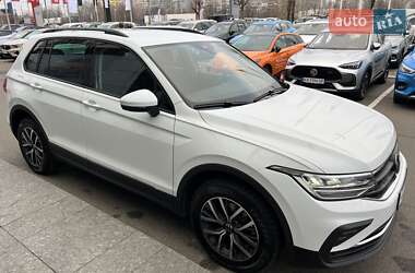 Внедорожник / Кроссовер Volkswagen Tiguan 2022 в Киеве