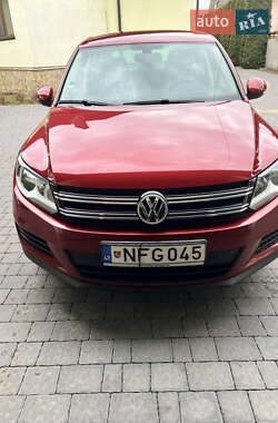 Внедорожник / Кроссовер Volkswagen Tiguan 2012 в 