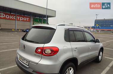 Позашляховик / Кросовер Volkswagen Tiguan 2010 в Києві