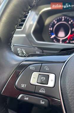 Внедорожник / Кроссовер Volkswagen Tiguan 2018 в 