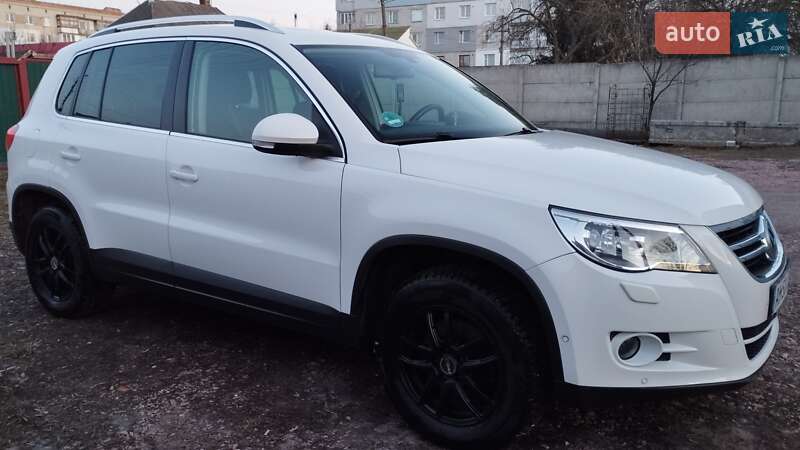 Внедорожник / Кроссовер Volkswagen Tiguan 2010 в Овруче