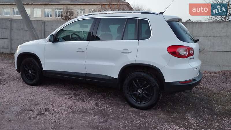 Внедорожник / Кроссовер Volkswagen Tiguan 2010 в Овруче