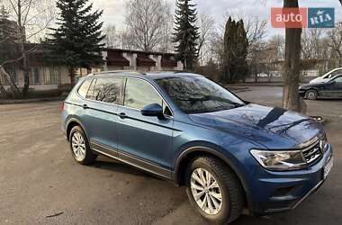 Внедорожник / Кроссовер Volkswagen Tiguan 2018 в 