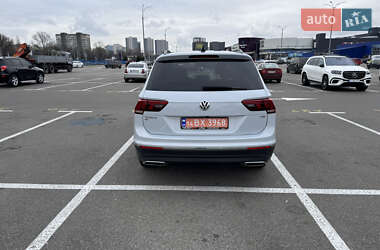 Позашляховик / Кросовер Volkswagen Tiguan 2018 в 