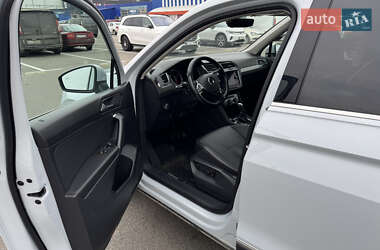 Позашляховик / Кросовер Volkswagen Tiguan 2018 в 