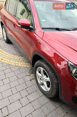 Внедорожник / Кроссовер Volkswagen Tiguan 2012 в 