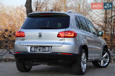 Позашляховик / Кросовер Volkswagen Tiguan 2016 в 
