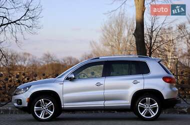 Позашляховик / Кросовер Volkswagen Tiguan 2016 в 