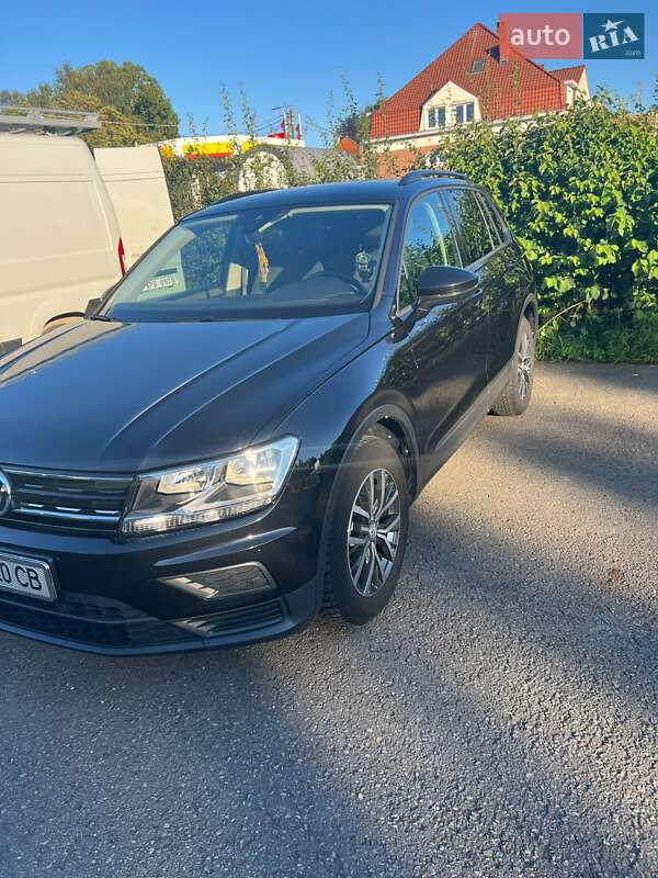 Позашляховик / Кросовер Volkswagen Tiguan 2017 в Чернівцях