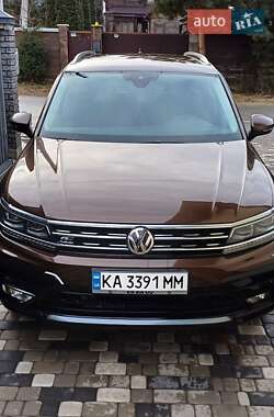 Позашляховик / Кросовер Volkswagen Tiguan 2017 в Києві