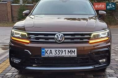 Внедорожник / Кроссовер Volkswagen Tiguan 2017 в Софиевской Борщаговке