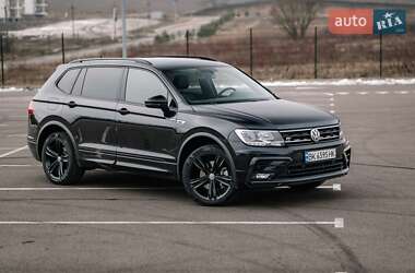 Внедорожник / Кроссовер Volkswagen Tiguan 2019 в 