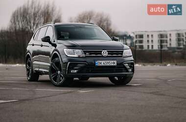 Внедорожник / Кроссовер Volkswagen Tiguan 2019 в 