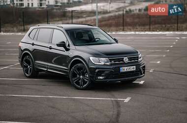 Внедорожник / Кроссовер Volkswagen Tiguan 2019 в 