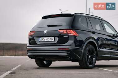 Внедорожник / Кроссовер Volkswagen Tiguan 2019 в 