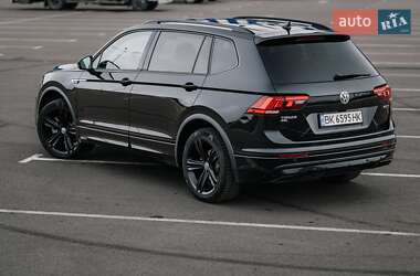 Внедорожник / Кроссовер Volkswagen Tiguan 2019 в 