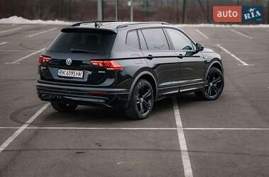 Внедорожник / Кроссовер Volkswagen Tiguan 2019 в 