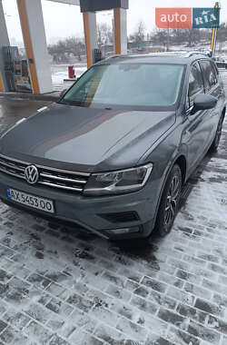 Позашляховик / Кросовер Volkswagen Tiguan 2017 в Харкові