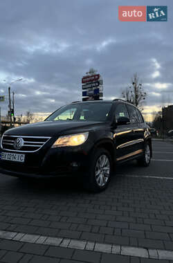 Внедорожник / Кроссовер Volkswagen Tiguan 2010 в Хмельницком