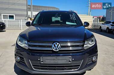 Внедорожник / Кроссовер Volkswagen Tiguan 2012 в Новомосковске