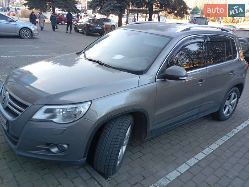 Внедорожник / Кроссовер Volkswagen Tiguan 2010 в 