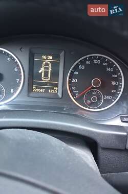 Внедорожник / Кроссовер Volkswagen Tiguan 2010 в 