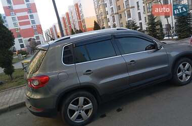 Внедорожник / Кроссовер Volkswagen Tiguan 2010 в 