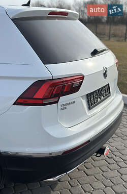 Позашляховик / Кросовер Volkswagen Tiguan 2017 в 