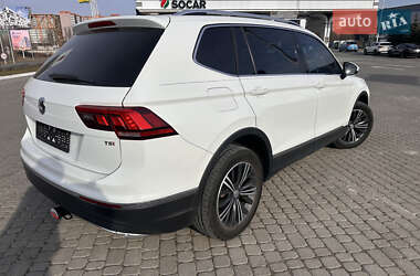 Позашляховик / Кросовер Volkswagen Tiguan 2017 в 