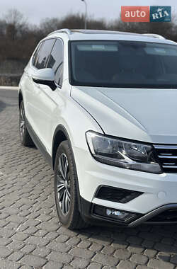 Позашляховик / Кросовер Volkswagen Tiguan 2017 в 