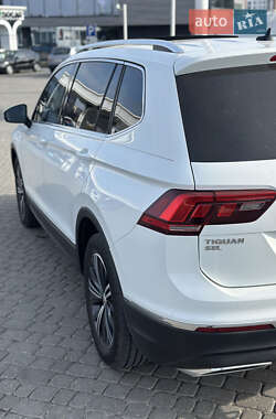 Позашляховик / Кросовер Volkswagen Tiguan 2017 в 