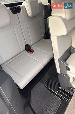 Позашляховик / Кросовер Volkswagen Tiguan 2017 в 