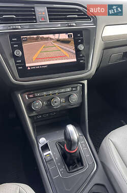 Позашляховик / Кросовер Volkswagen Tiguan 2017 в 