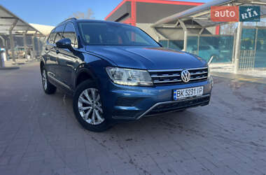 Внедорожник / Кроссовер Volkswagen Tiguan 2017 в Ровно