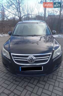 Позашляховик / Кросовер Volkswagen Tiguan 2010 в Чернівцях