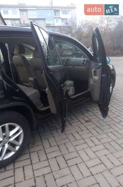 Позашляховик / Кросовер Volkswagen Tiguan 2010 в Чернівцях