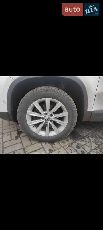 Внедорожник / Кроссовер Volkswagen Tiguan 2015 в Хмельницком