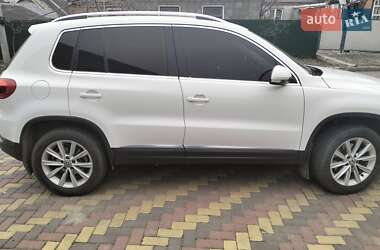 Внедорожник / Кроссовер Volkswagen Tiguan 2015 в 